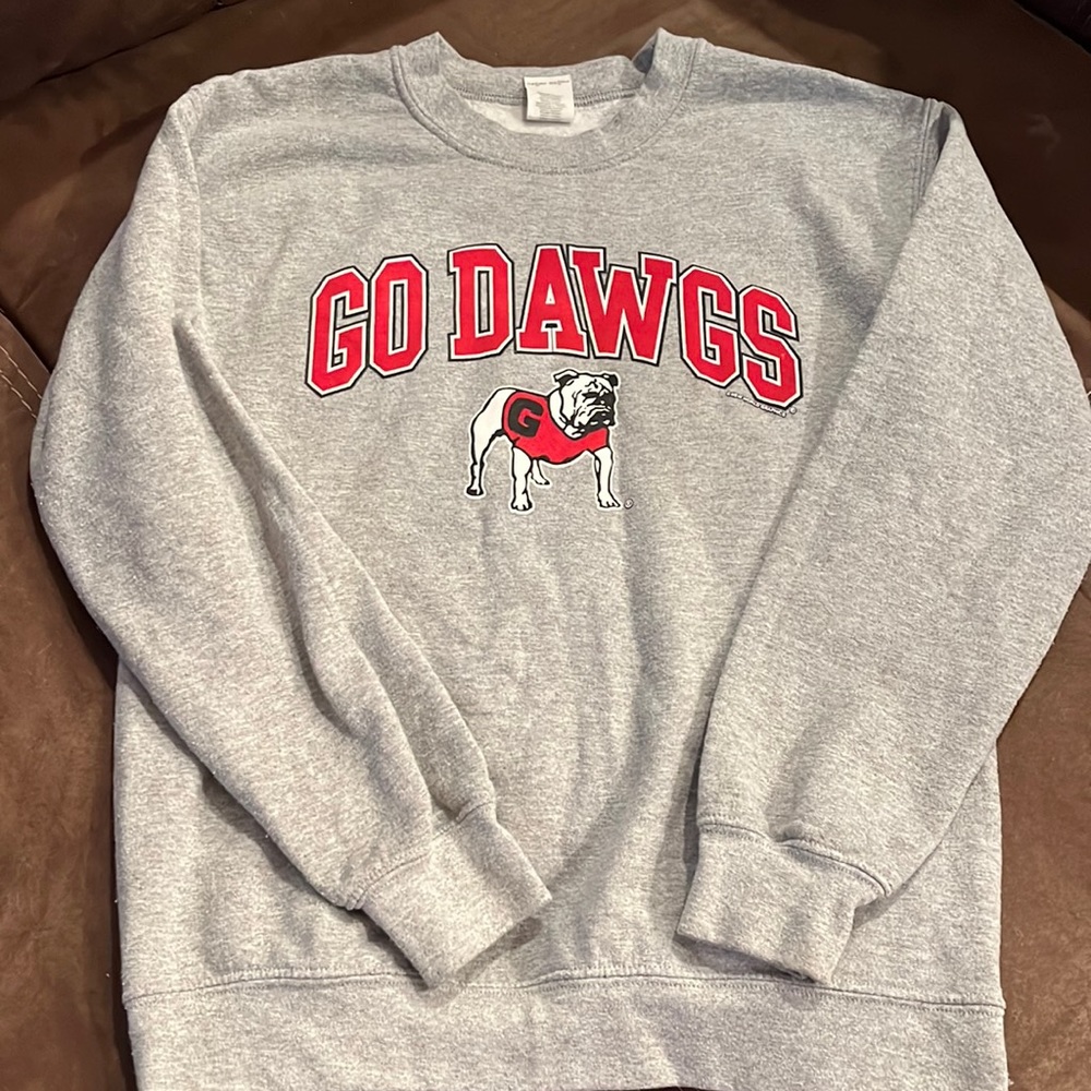 Grey Georgia Bulldawgs crew neck sweat shirt. In great condition, like new!